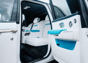 Rolls-Royce посвятил спецверсию кроссовера Cullinan озерам Сибири