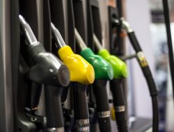 Россия оказалась второй среди стран Европы по дешевизне бензина