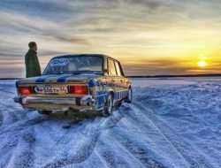 Россиянин установил мировой рекорд по дрифту на «шестерке». Он ехал в непрерывном заносе более 17 часов