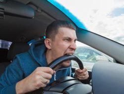 Семь факторов, которые раздражают российских водителей