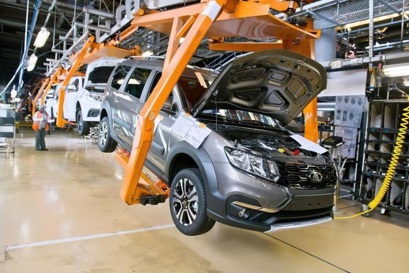 Стало известно, сколько автомобилей не выпустил АвтоВАЗ в январе