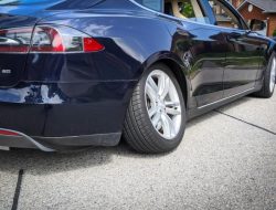Tesla Model S назвали самым ненадежным электромобилем