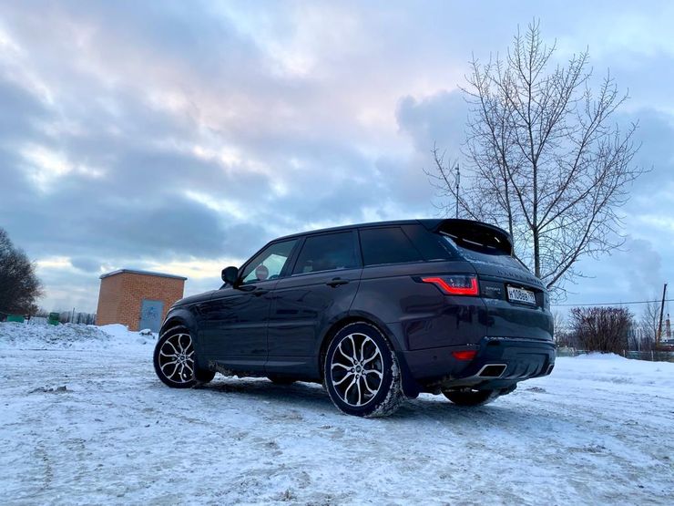 «Толстовку» на пиджак: тест-драйв Range Rover Sport 2022 модельного года