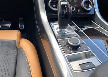 «Толстовку» на пиджак: тест-драйв Range Rover Sport 2022 модельного года