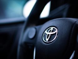 Toyota впервые заняла первое место по продажам в США за почти 100 лет