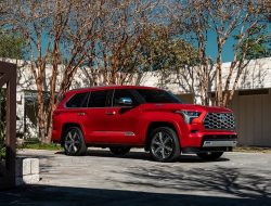 Toyota выкатила новый семиместный внедорожник