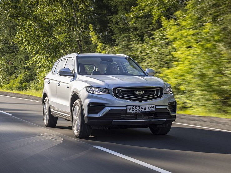 У кроссовера Geely Atlas Pro появилась «народная» версия: комплектации и цены