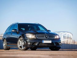 Универсал Mercedes-Benz C63 AMG, принадлежавший Михаэлю Шумахеру, пустят с молотка