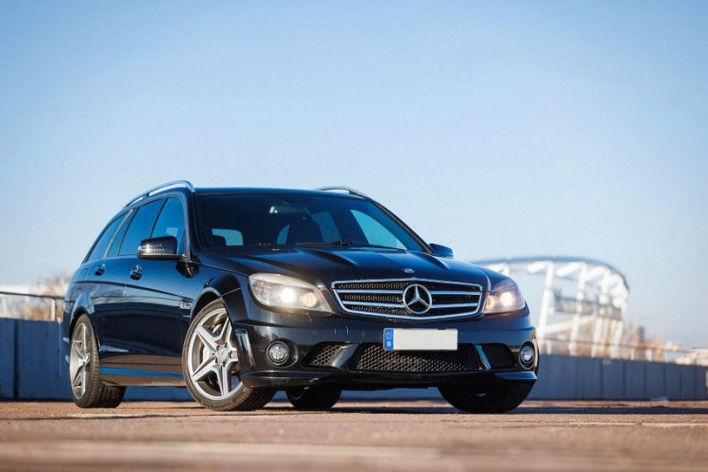 Универсал Mercedes-Benz C63 AMG, принадлежавший Михаэлю Шумахеру, пустят с молотка
