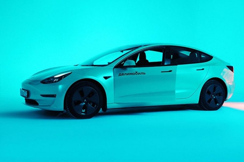 В московском каршеринге появились электрокары Tesla Model 3. И это недешево