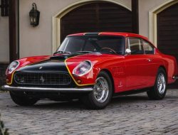 В продаже появился классический Ferrari 250 GTE с двигателем от Chevrolet