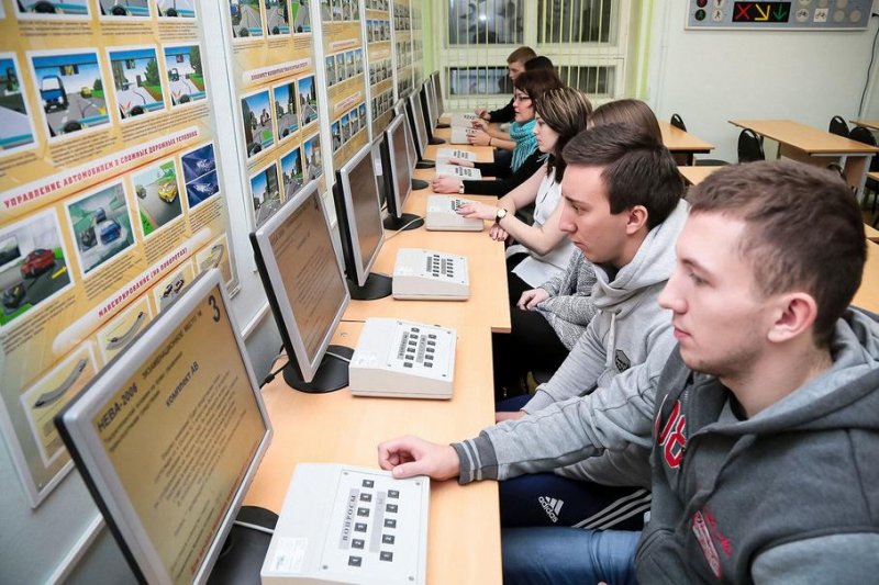 В России изменят вопросы теоретического экзамена на права