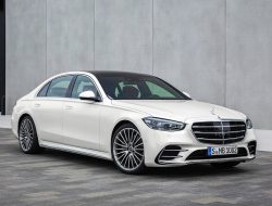 В России отзывают Mercedes-Benz S-класса, опасные для пассажиров