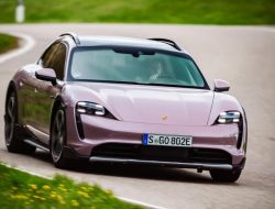 В России подорожал весь модельный ряд Porsche. Некоторые модели прибавили больше миллиона рублей