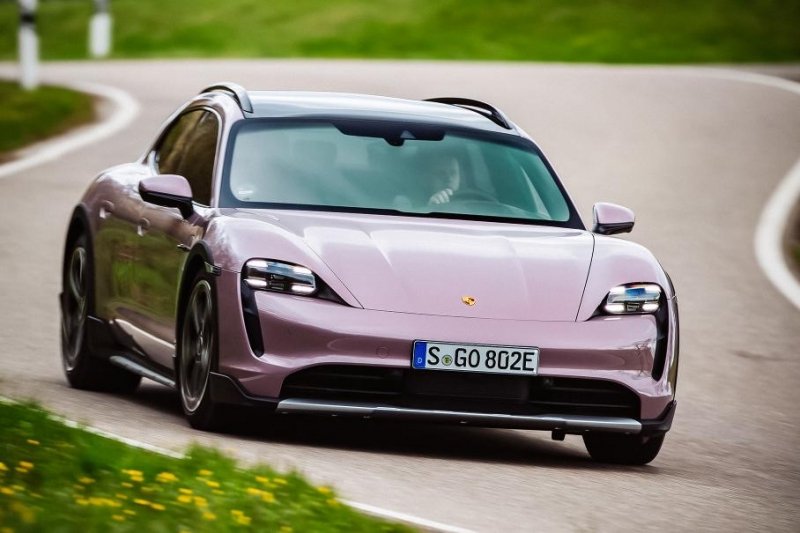 В России подорожал весь модельный ряд Porsche. Некоторые модели прибавили больше миллиона рублей