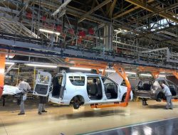 В России сократят производство нескольких моделей Lada и Renault