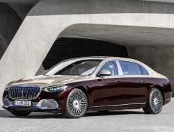 В Россию приехал Mercedes-Maybach «для бедных»