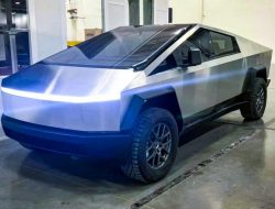 В Сети показали новые «живые» снимки Tesla Cybertruck. Он выглядит готовым к производству