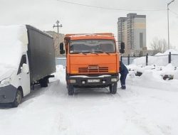 Видео: в Казани водитель КамАЗа устроил дрифт на кольце
