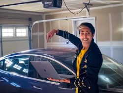 Владелец Tesla Model 3 использует электрокар для майнинга криптовалюты