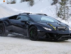 Внешность внедорожного суперкара Lamborghini раскрыли до премьеры