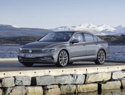 Volkswagen продолжит выпуск седанов Passat специально для России