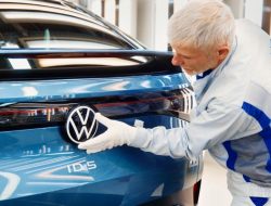 Volkswagen собрал первые серийные электрокары ID.5