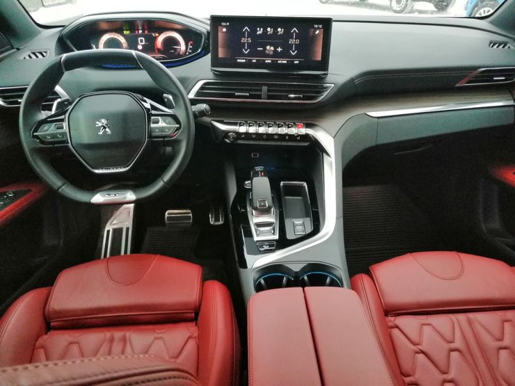Все не как у людей: тест-драйв обновленного Peugeot 3008