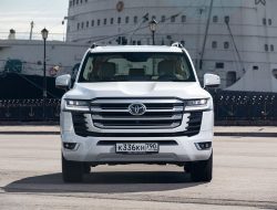 За новым Toyota Land Cruiser 300 выстроилась очередь длиною в четыре года
