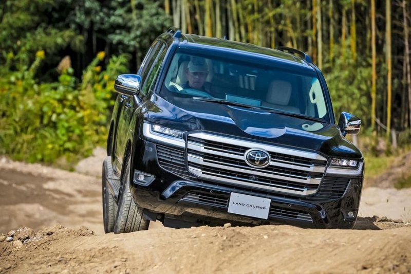 Ждать придется 4 года: Toyota официально предупредила об огромных очередях за Land Cruiser 300