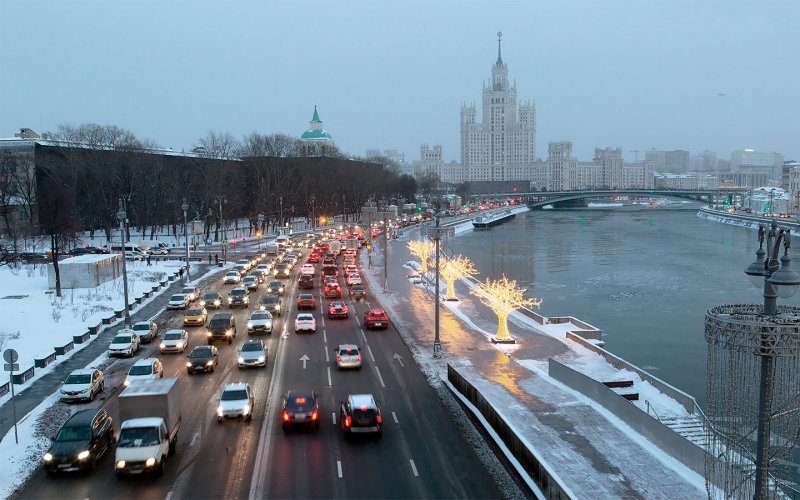 
            В Москве стало в 45 раз больше камер, штрафующих водителей за телефон
        
