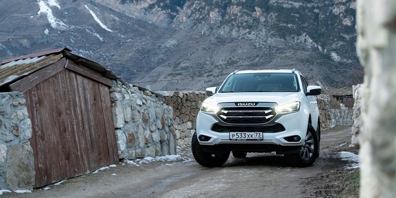 
            Вдруг, откуда ни возьмись. Тест-драйв Isuzu Mu-X
        