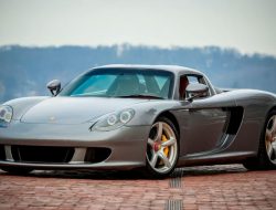 17-летний Porsche Carrera GT почти без пробега могут продать за рекордную сумму