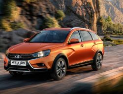 Цены на Lada Vesta у дилеров достигли почти 2 млн руб. Фото и подробности