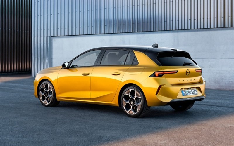 
            Opel начал производство новой Astra. Модель привезут в Россию в 2022 году
        