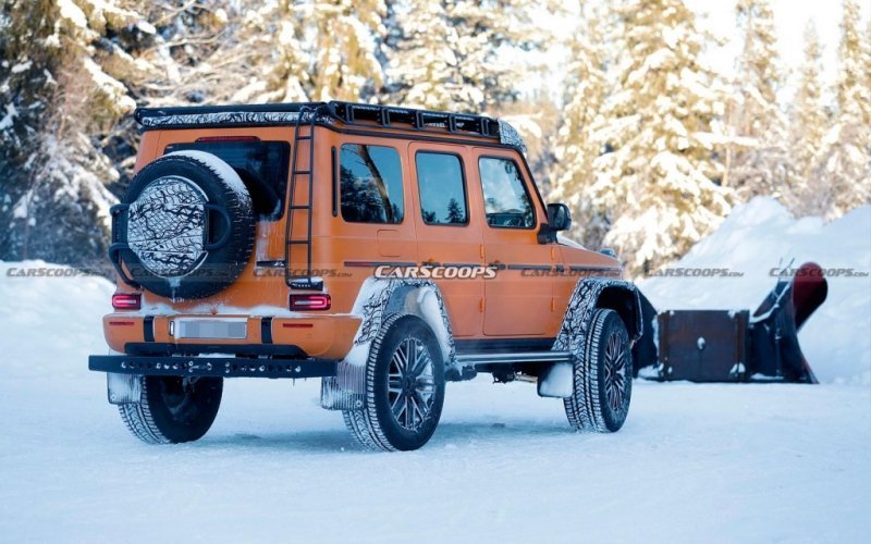 
            Mercedes вывел на тесты 585-сильный G-Class с 450-миллиметровым клиренсом
        