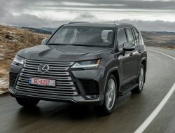 Lexus рассказал о четырехлетних очередях на новый LX