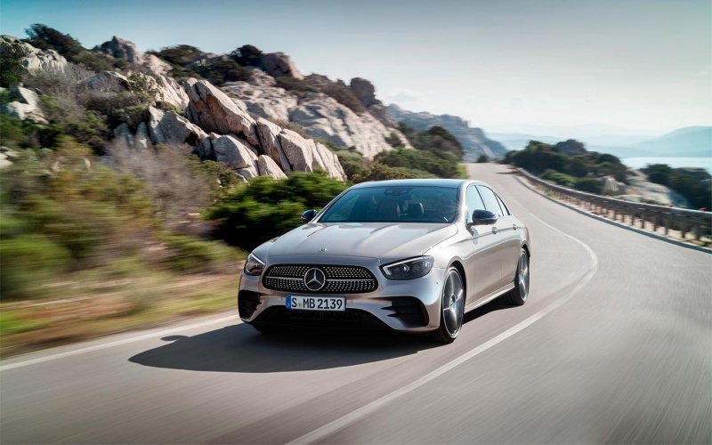 
            Mercedes-Benz остановил прием заказов на седан E-Class
        