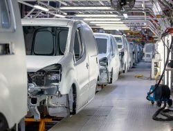 Stellantis может перенести производство авто из России из-за санкций