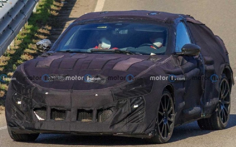 
            Тотальный камуфляж. Почему новый Ferrari скрывают от чужих глаз
        