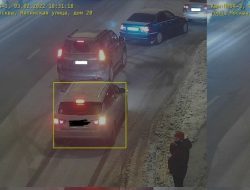 Автомобилист получил штраф, пока ждал своей очереди на въезд у шлагбаума