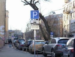 Парковки на всех улицах Москвы в среду будут бесплатными