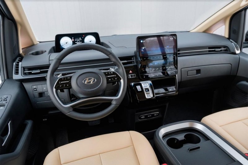 
            Hyundai объявила цены на новую Staria для России
        