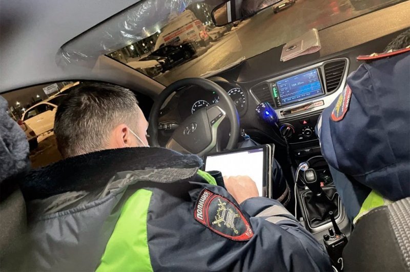 
            «Выехал на встречку в одних носках». Репортаж про дежурство с ГИБДД
        