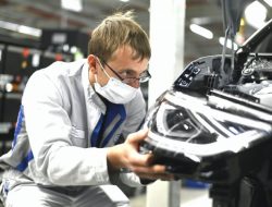 Два немецких завода Volkswagen остановят работу из-за ситуации на Украине