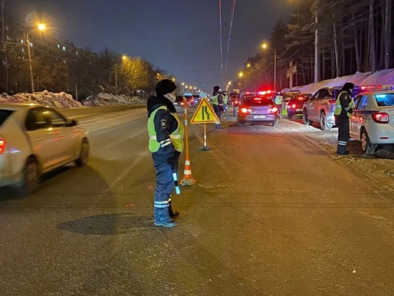 
            В ГИБДД выписывают рекордное количество штрафов в ходе сплошных проверок
        