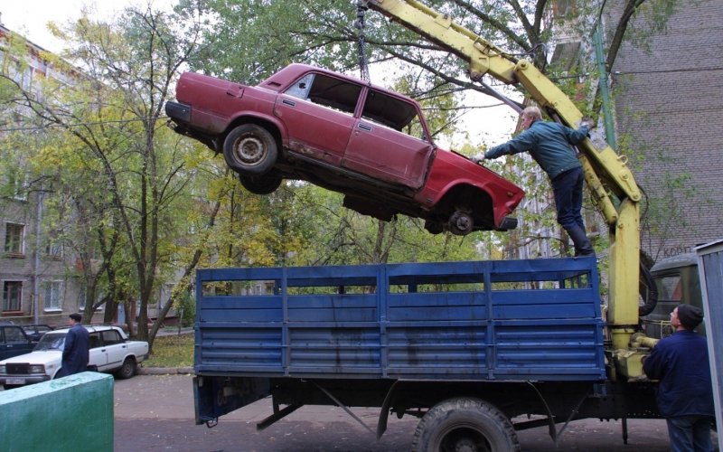 
            Путин решил перезапустить программу утилизации старых автомобилей
        