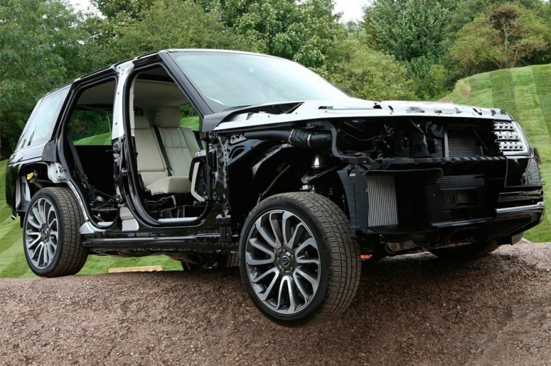 
            Прощаемся с четвертым Range Rover. 5 главных фактов о внедорожнике
        