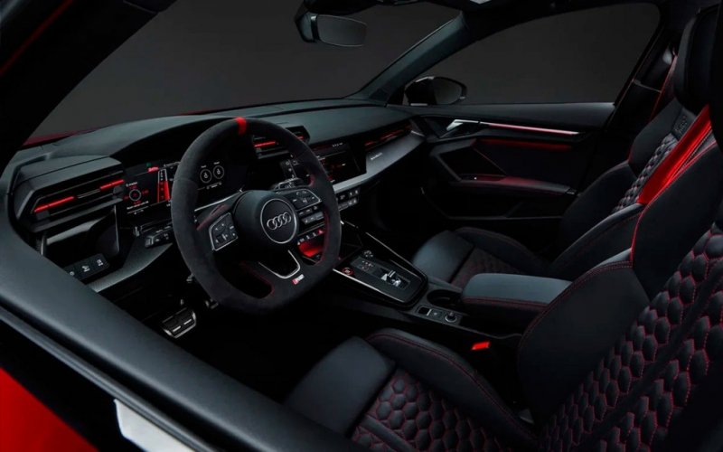 
            Audi назвала российские цены на хэтчбек и седан RS3 с 400-сильным мотором
        