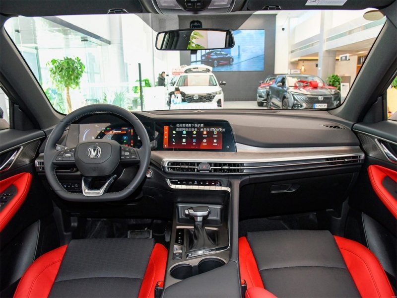 
            Китайский Changan привезет в Россию новый кроссовер. Все подробности
        